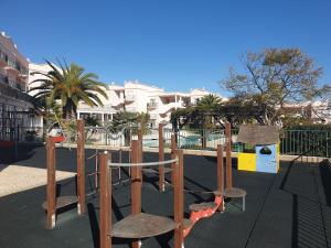 Top-floor 2 BR holiday home with sea view and pool