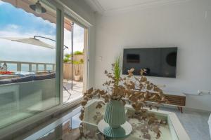 Coral Paradise Apartment with Swimming Pool