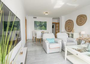 Coral Paradise Apartment with Swimming Pool