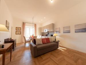 The Best Rent - Bright apartment near Isola Tiberina