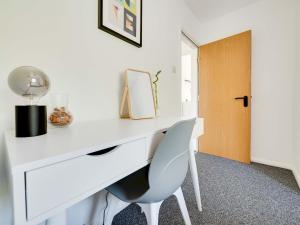 Pass the Keys Lovely 3 Bedroom property golf club and parking