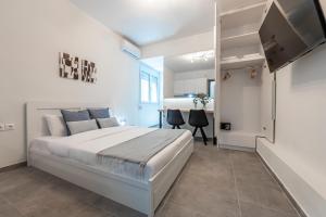 Phaedrus Living: City Center Executive Flat Stadiou