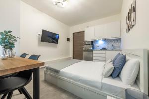 Phaedrus Living: City Center Executive Flat Stadiou