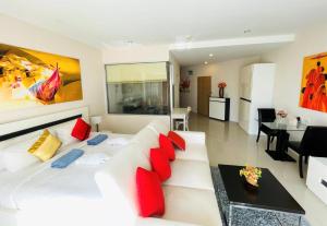 Chic Condo in Karon by Lofty