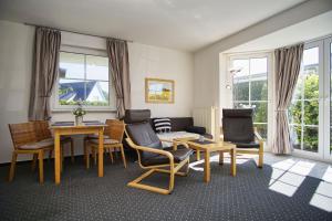 nah am Meer, ruhige Lage, gratis Nutzung vom AHOI Erlebnisbad und Sauna in Sellin - Haus Inselblick FeWo 02