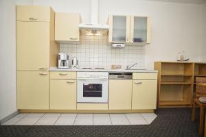 nah am Meer, ruhige Lage, gratis Nutzung vom AHOI Erlebnisbad und Sauna in Sellin - Haus Inselblick FeWo 02