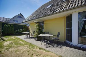 nah am Meer, ruhige Lage, gratis Nutzung vom AHOI Erlebnisbad und Sauna in Sellin - Haus Inselblick FeWo 01