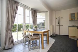 nah am Meer, ruhige Lage, gratis Nutzung vom AHOI Erlebnisbad und Sauna in Sellin - Haus Inselblick FeWo 01