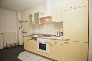 nah am Meer, ruhige Lage, gratis Nutzung vom AHOI Erlebnisbad und Sauna in Sellin - Haus Inselblick FeWo 01