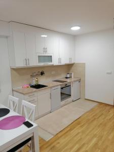 APARTMANI CEPERKOVIC