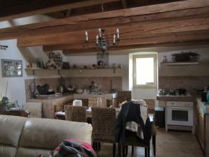 Maisons de vacances Comfortable Quiet House in the countryside Porte-du-Quercy for 8 people : photos des chambres