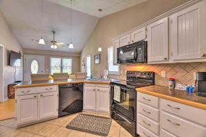 Cozy Pantego Cottage about 5 Miles to Belhaven!