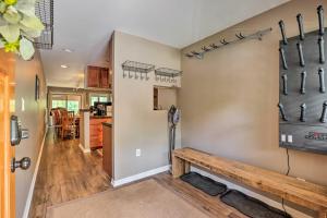 Cozy Vail Condo about 4 Mi to Vail Ski Resort!