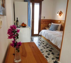 Single Room with Balcony and Sea View room in Spiros-Soula Family Hotel & Apartments