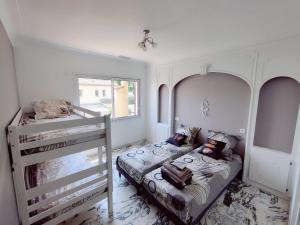 Appartements Le Castel - Haut de villa - jardin - barbecue - parkings - climatise : photos des chambres