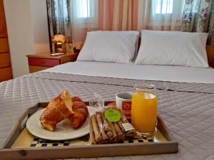 ANASSA HOME A Spacious Cretan House Next To The Sea, Family and Couple Friendly with Terrace in Makry Gialos & Ierapetra