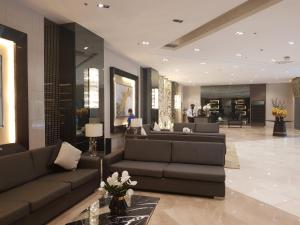 Comfortable 1-bedroom unit with balcony at Fame Residences Condominium