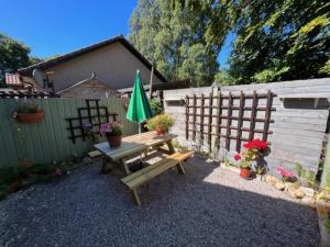 The Wee Hoose near Loch Ness, private garden, private parking