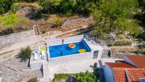 Eco Villa with Pool - Brist