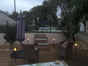 Maisons de vacances Gite climatise avec piscine sur les hauteurs de Bollene : photos des chambres