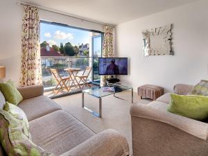 BEACHES - South Sands beach house