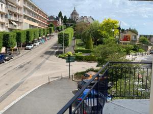 Appartements Au coeur de Lisieux 83 m2 et vue sur la Basilique : photos des chambres