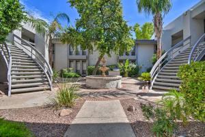 Sleek Phoenix Condo Walk to Biltmore Fashion Park