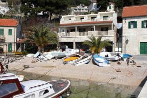 Apartments by the sea Pisak, Omis - 1070