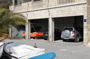 Apartments by the sea Pisak, Omis - 1070