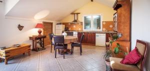 Family friendly apartments with a swimming pool Cove Osibova, Brac - 2172