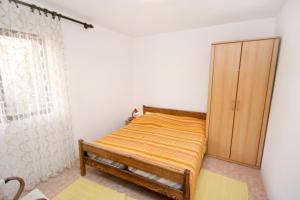 One-Bedroom Apartment with Terrace room in Apartments by the sea Stara Novalja Pag - 4063