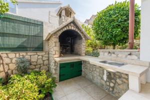 Apartments with parking space Mastrinka, Ciovo - 2050