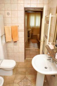 Seaside apartments with a swimming pool Rastici, Ciovo - 1084