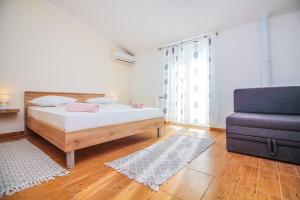 Apartments by the sea Rogoznica - 1087