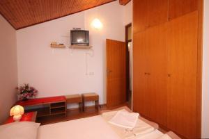 Apartments by the sea Mali Losinj (Losinj) - 3483