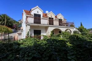 Apartments by the sea Mavarstica, Ciovo - 1108