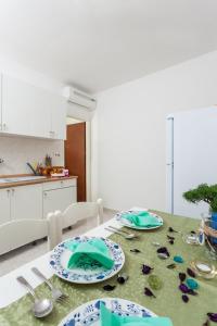 Apartments by the sea Mavarstica, Ciovo - 1108