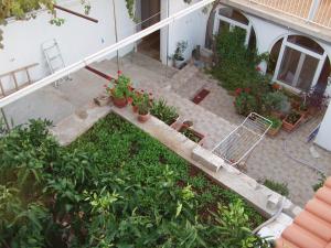 Apartment Zarace - Gdinj 2047b