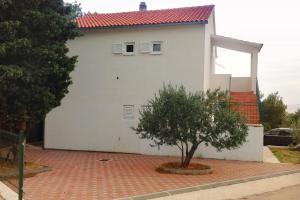 Apartments with a parking space Primosten - 4268 