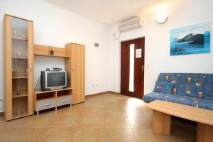One-Bedroom Apartment with Terrace and Sea View room in Apartment Molunat 3544a