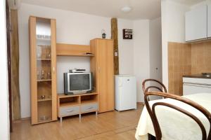 Seaside apartments with a swimming pool Molunat, Dubrovnik - 3544