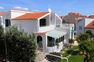 Family friendly apartments with a swimming pool Vodice - 4235