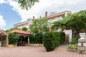 Apartments by the sea Simuni, Pag - 4083 - 伊穆尼