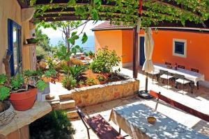 Seaside secluded apartments Cove Tvrdni Dolac, Hvar - 4008