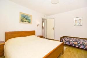 Seaside secluded apartments Cove Tvrdni Dolac, Hvar - 4008