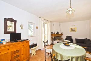 Seaside secluded apartments Cove Tvrdni Dolac, Hvar - 4008