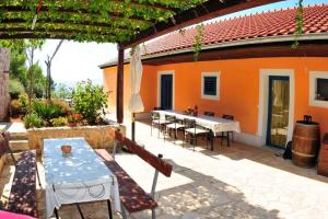 Apartment Tvrdni Dolac 4008c