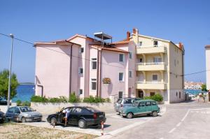 Apartments by the sea Primosten - 4177