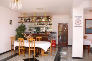 Apartments by the sea Primosten - 4177