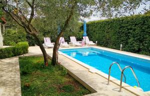 Apartments with a swimming pool Mavarstica, Ciovo - 2053